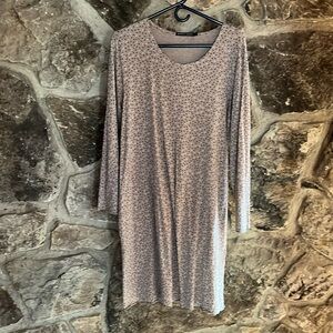 tee shirt tunic/dress below knee tee brown black white dash 
Lovely for layers